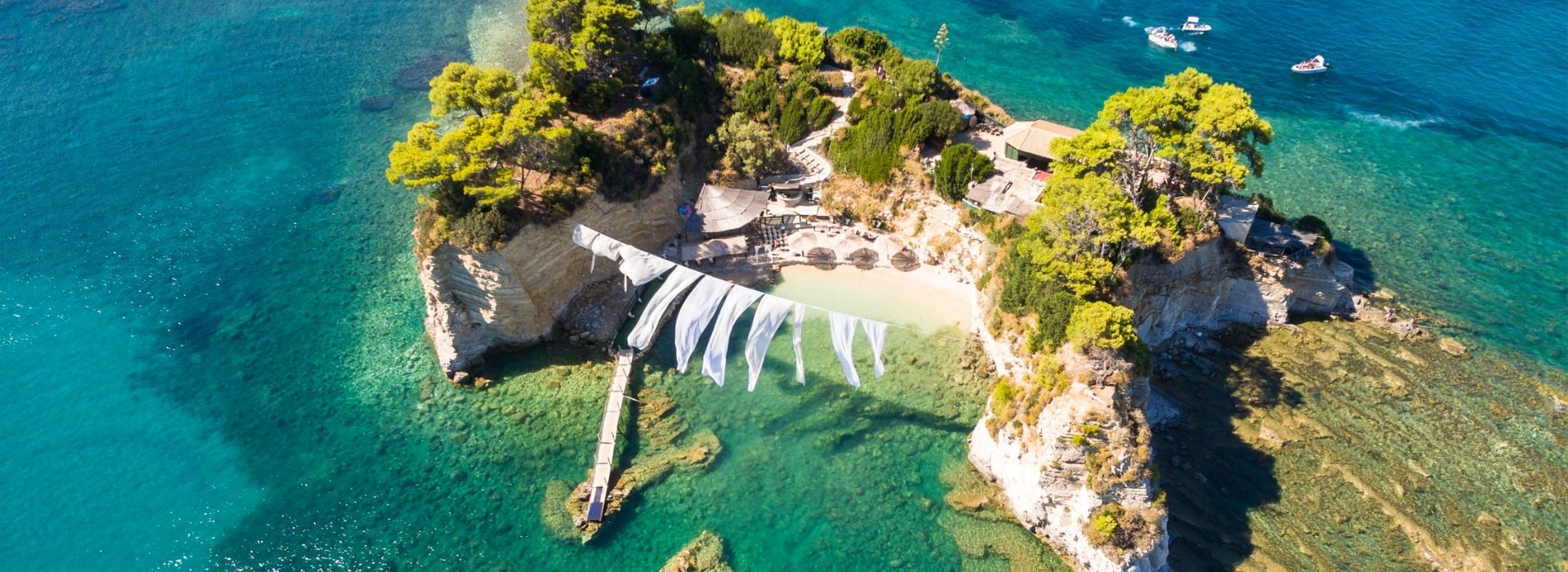 Caméo Island, Agios Sostis